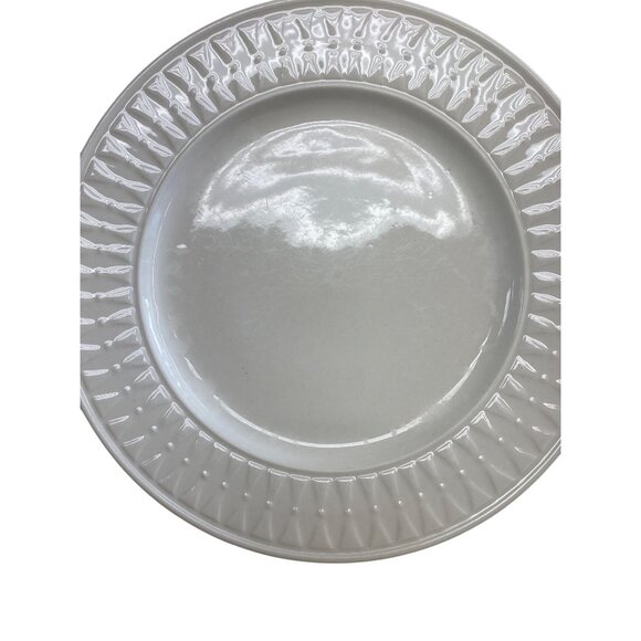 Totally Today White Ceramic 10.5" Dinner Plates Geometric Embossed Rim Design - Picture 5 of 8